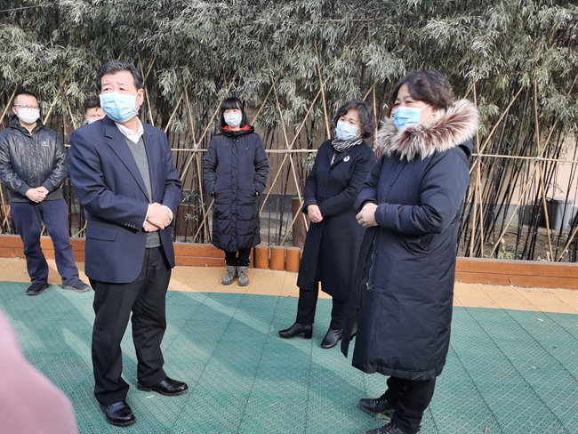 有研集團副總經理王臣慰問有研幼兒園、有研衛(wèi)生站工作人員