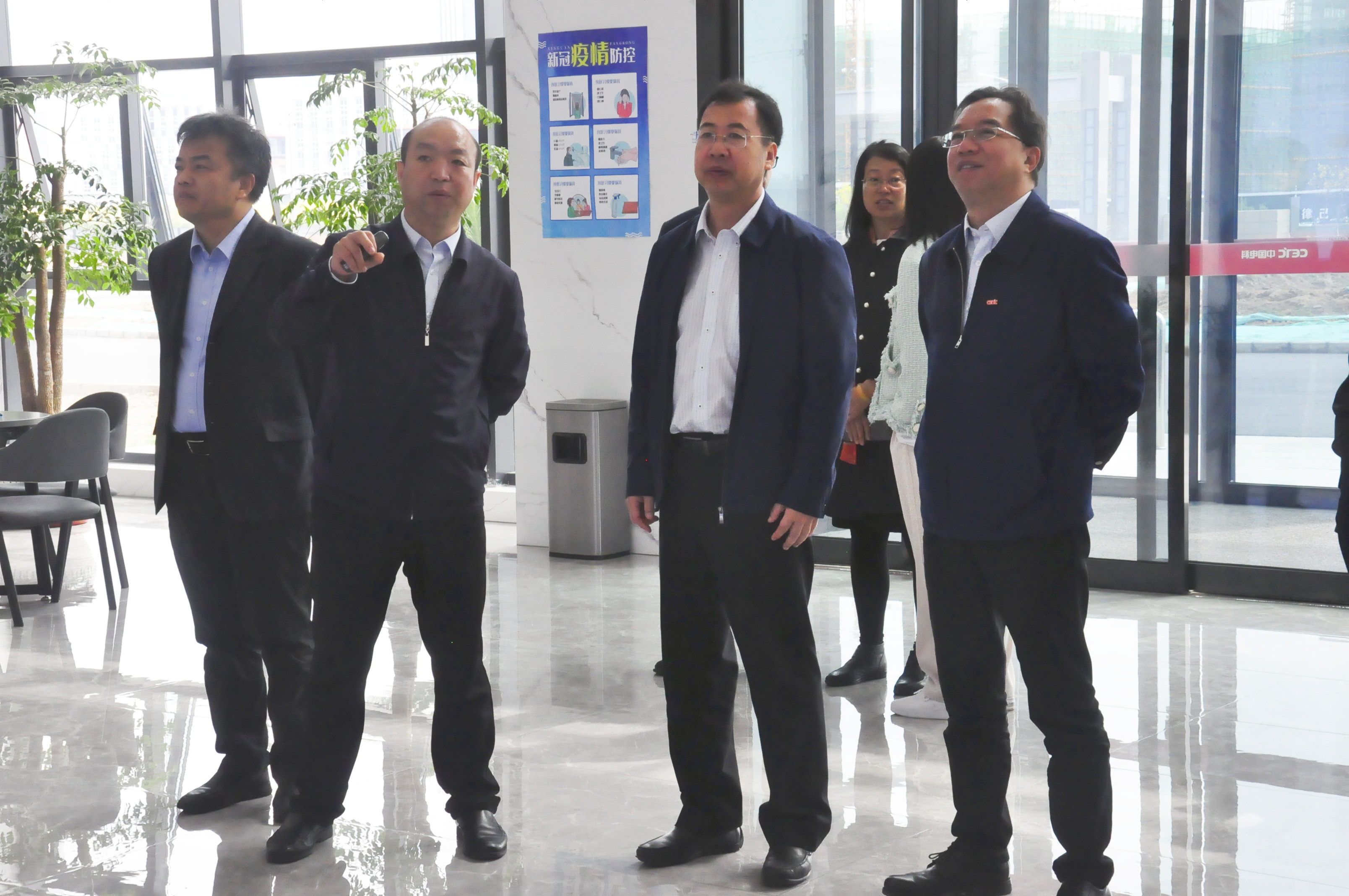 有研集團黨委書記、董事長趙曉晨到中電科半導體材料有限公司參觀交流