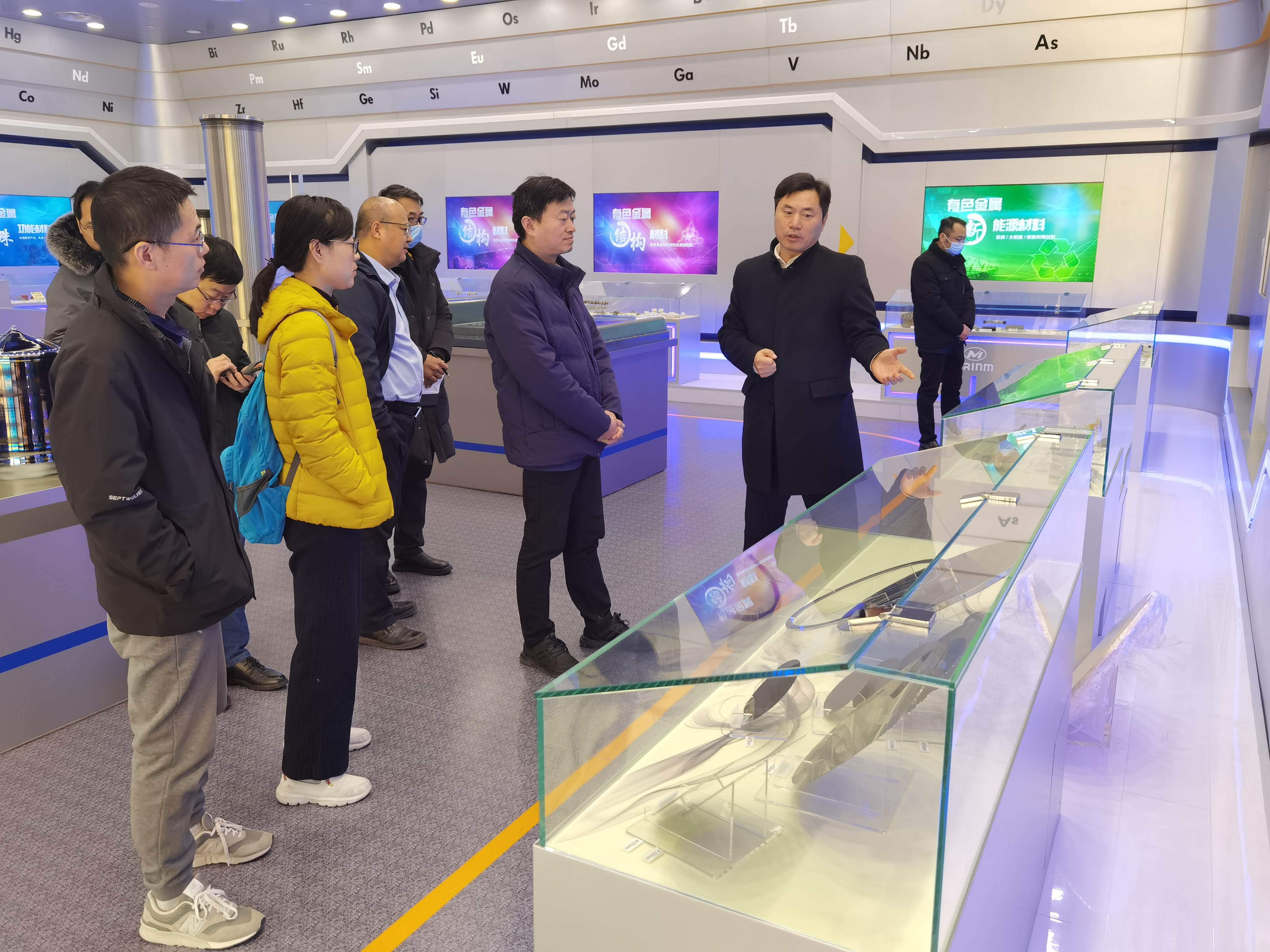 北京市經(jīng)濟(jì)和信息化局黨組成員、副局長彭雪海一行到有研集團(tuán)懷柔科創(chuàng)園調(diào)研交流