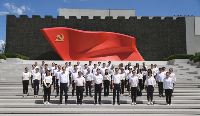 職能部門黨總支組織參觀“不忘初心、牢記使命”中國共產(chǎn)黨歷史展覽